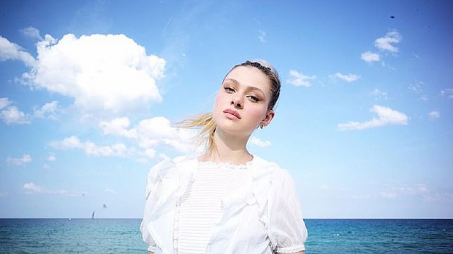 Cậu cả nhà Vic-Beck trổ tài chụp ảnh bạn gái xinh đẹp trên bãi biển