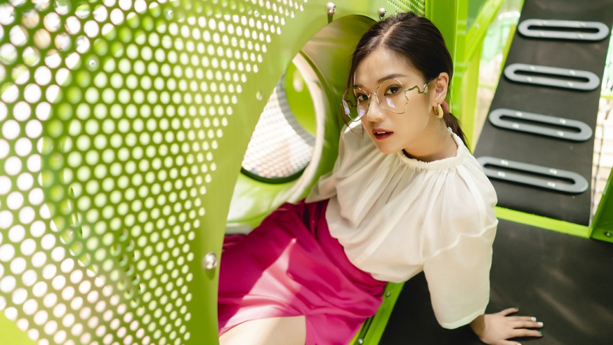 Hoàng Yến Chibi biến hoá với phong cách thời trang cá tính