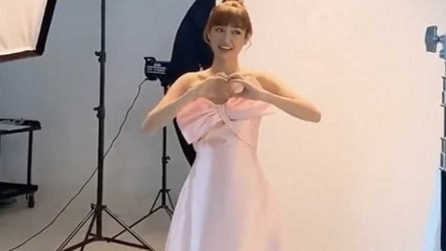 Chuyện showbiz: Nhã Phương lộ khiếm khuyết cơ thể sau khi kết hôn