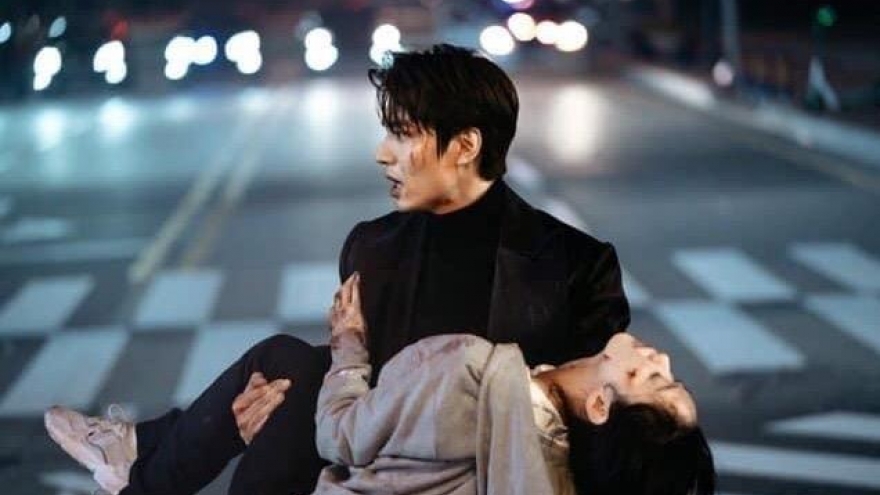 Quân vương bất diệt tập 11: Lee Min Ho cứu Kim Go Eun lúc cận kề cái chết