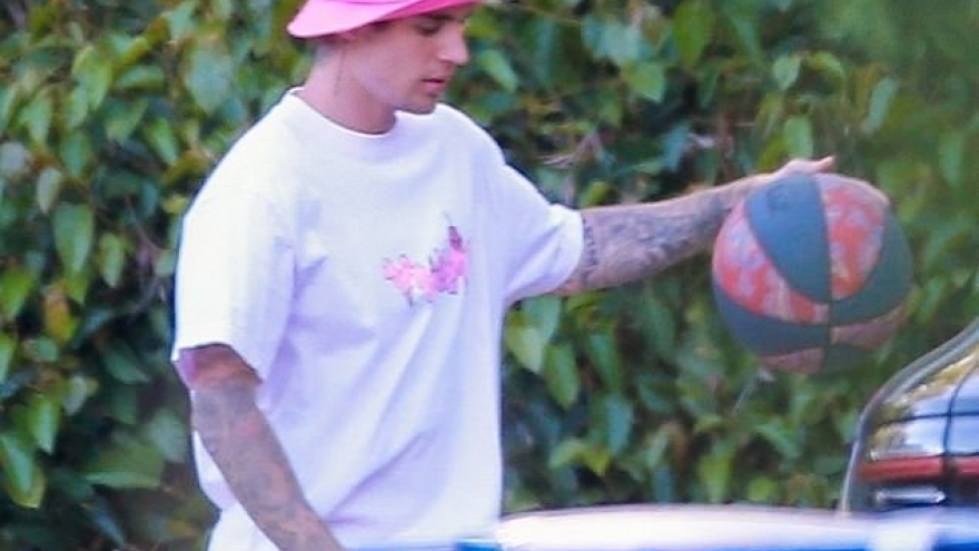 Justin Bieber một mình luyện tập thể thao trong căn biệt thự triệu đô