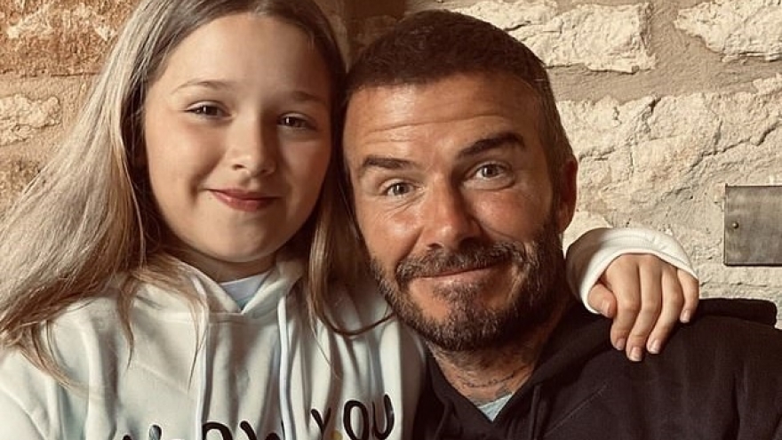 David Beckham mặc đồ đôi cùng con gái cưng sau khi bị vợ chê “kém đẹp“