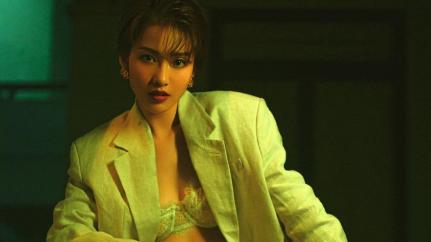 Khả Ngân tung bộ ảnh “lột xác” gợi cảm với mái tóc ngắn cá tính