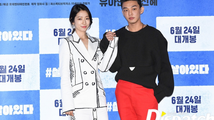 Park Shin Hye tình tứ nắm tay trai đẹp Yoo Ah In trong họp báo “Alive“