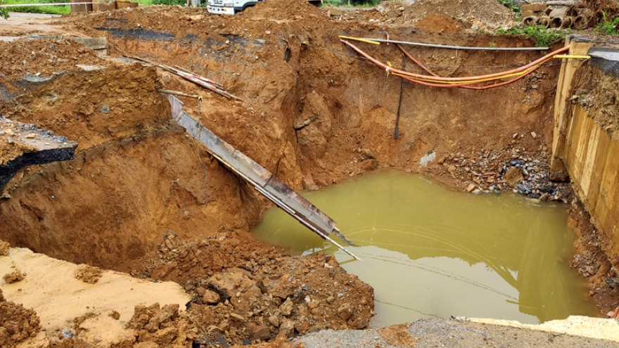 Hố cát tơ bủa vây, người dân Sùng Phài lo lắng