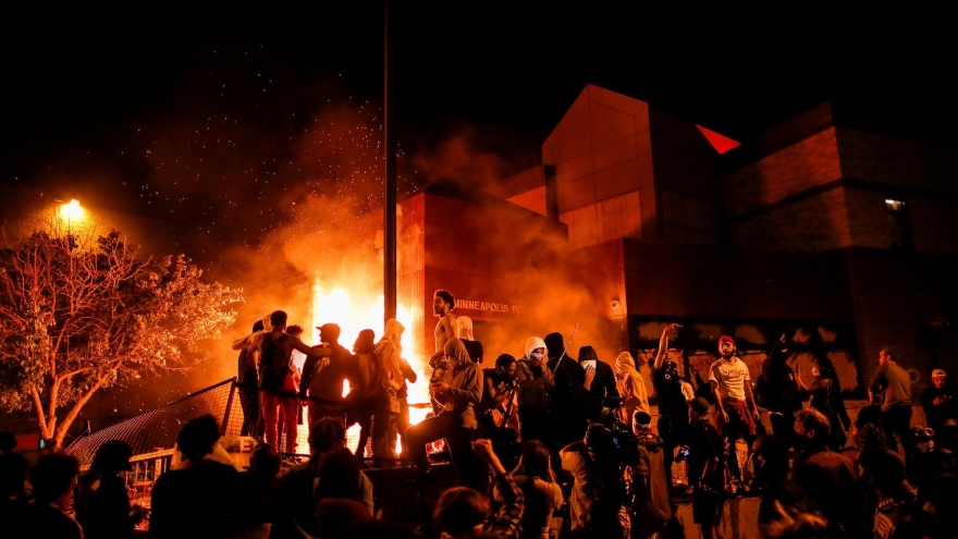 Biểu tình quy mô lớn lan rộng trên khắp nước Mỹ