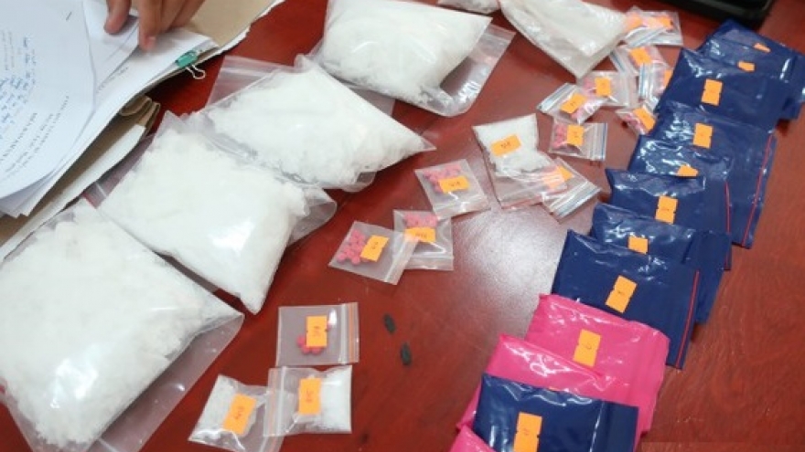 Bắt giữ đối tượng là con nghiện đi buôn “hàng trắng”