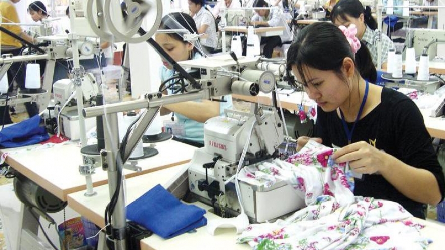 Bị hủy nhiều đơn hàng, DN dệt may khó giữ chân người lao động