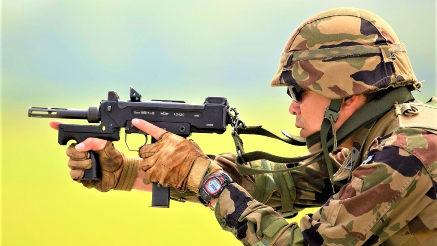 Súng ngắn - tiểu liên Minebea PM-9 của Nhật Bản