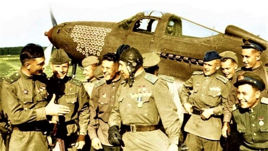 Sự nghiệp và đời tư người đầu tiên được phong Anh hùng Liên Xô ba lần