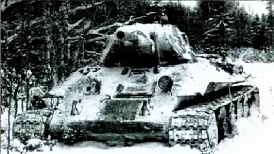 Cuộc chiến không cân sức 13 ngày của 2 chiến sĩ trên xe tăng bị sa lầy