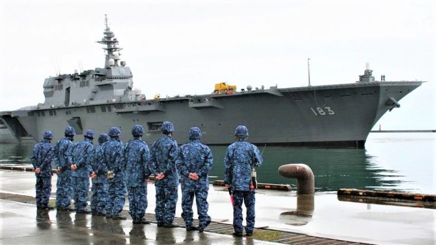 Nhật Bản cải tạo tàu “khu trục trực thăng” thành tàu sân bay