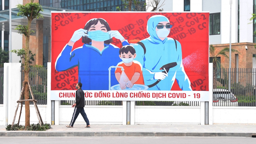 Muôn màu tranh cổ động phòng chống dịch Covid-19 trên đường phố Hà Nội