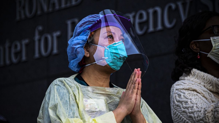 Mỹ cho phép sử dụng hệ thống lọc máu nhằm điều trị bệnh nhân Covid-19