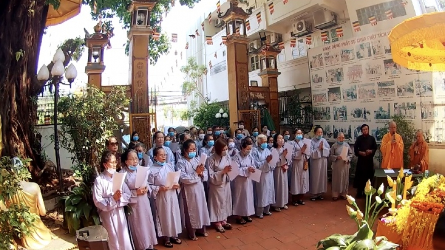 Lễ Phật Đản trong mùa dịch Covid-19 ở Lào