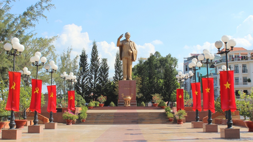 Câu chuyện về chọn vị trí đặt tượng đài Bác Hồ trên bến Ninh Kiều