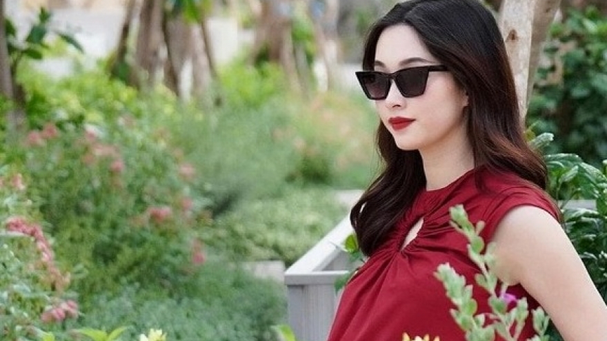 Chuyện showbiz: Hoa hậu Đặng Thu Thảo đã hạ sinh quý tử nặng 3,5 kg