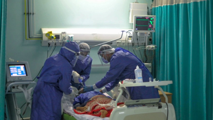 Số ca mắc Covid-19 tăng cao, Ai Cập kéo dài giờ giới nghiêm