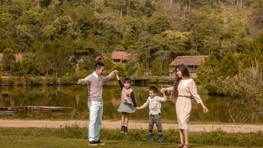 Lý Hải - Minh Hà khoe bộ ảnh kỷ niệm 10 năm ngày cưới ở Đà Lạt