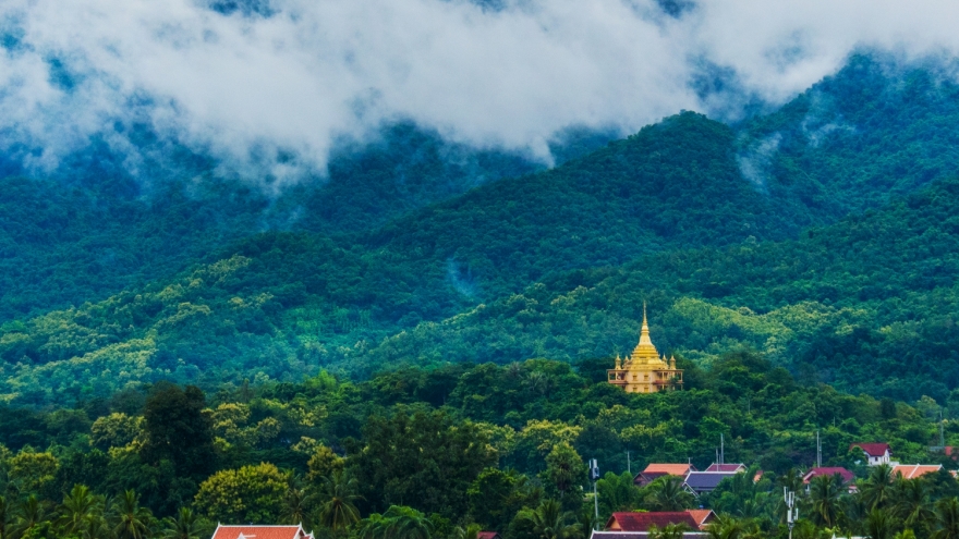 Sống chậm, đi chậm, ăn chậm ở Luang Prabang