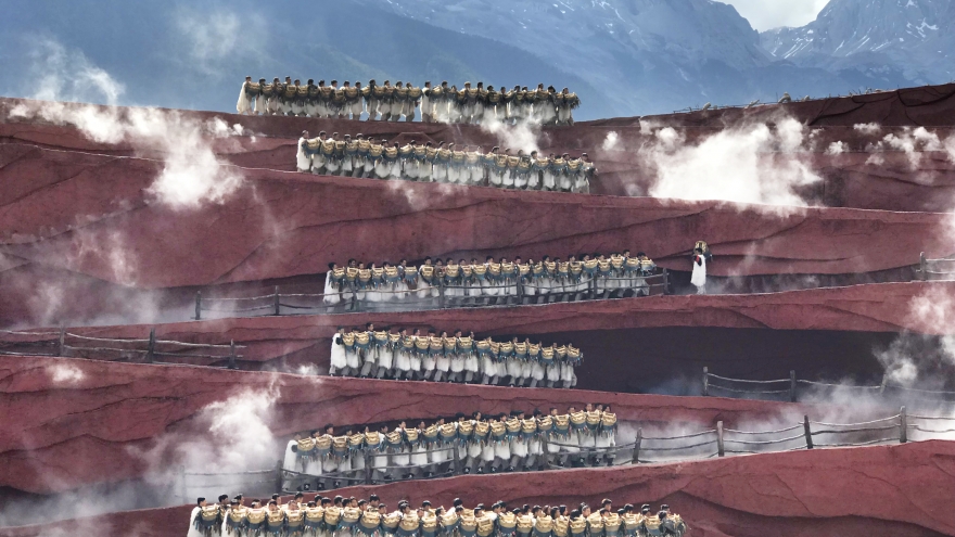 Choáng ngợp xem show "Ấn tượng Lệ Giang" của đạo diễn Trương Nghệ Mưu