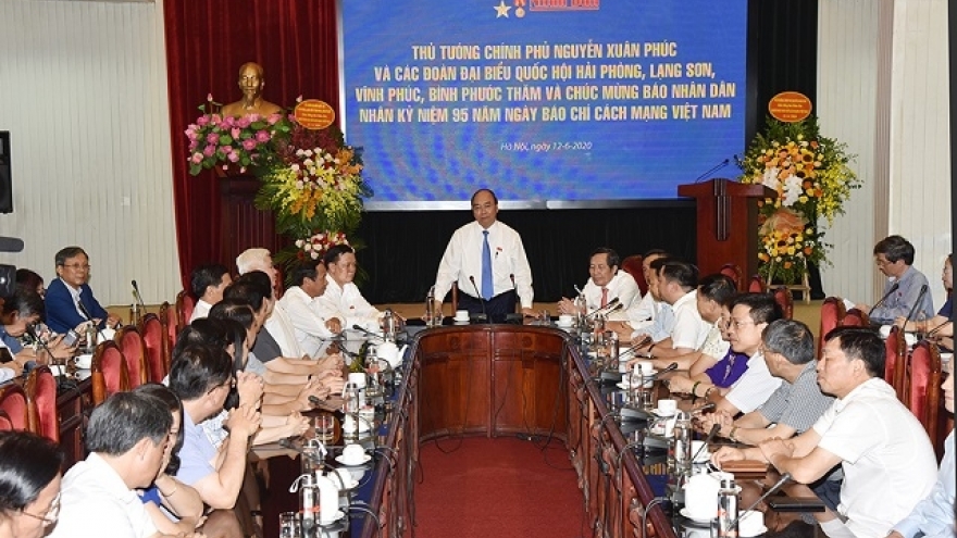 Thủ tướng thăm và chúc mừng cán bộ, phóng viên Báo Nhân Dân