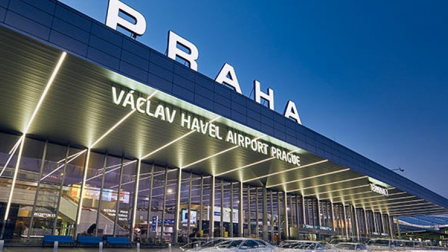 Sân bay Praha bị ảnh hưởng nặng nề nhất châu Âu do dịch Covid-19