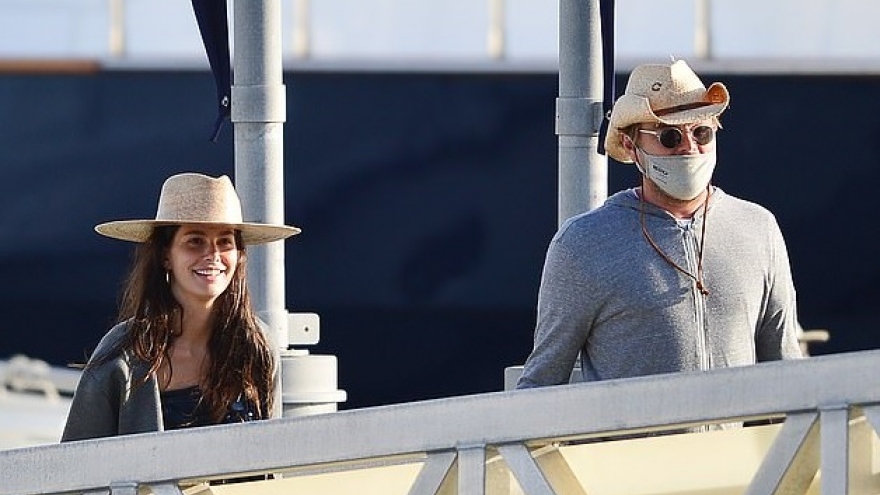 Bạn gái Leonardo DiCaprio rạng rỡ đón tuổi mới trên du thuyền
