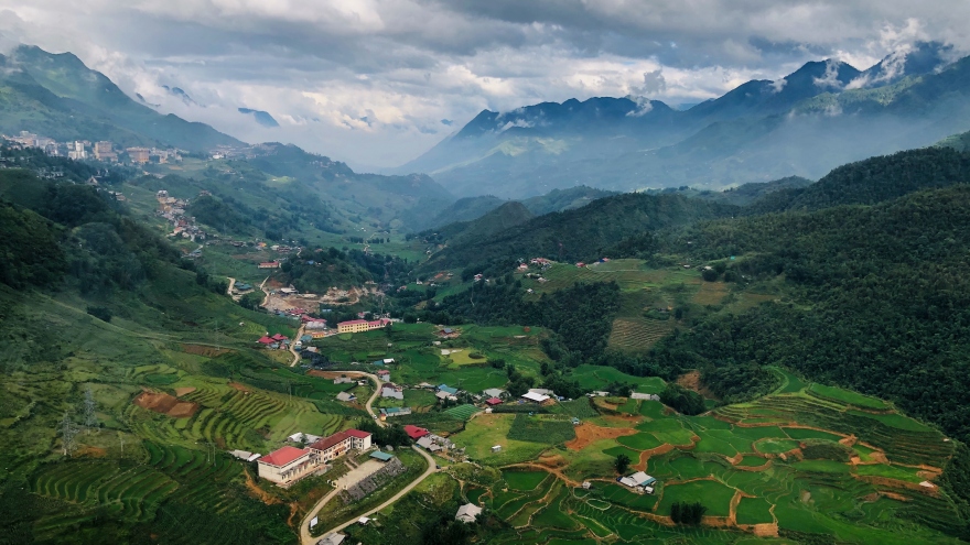 Vẻ đẹp lãng mạn của thung lũng Mường Hoa nhìn từ cáp treo Fansipan