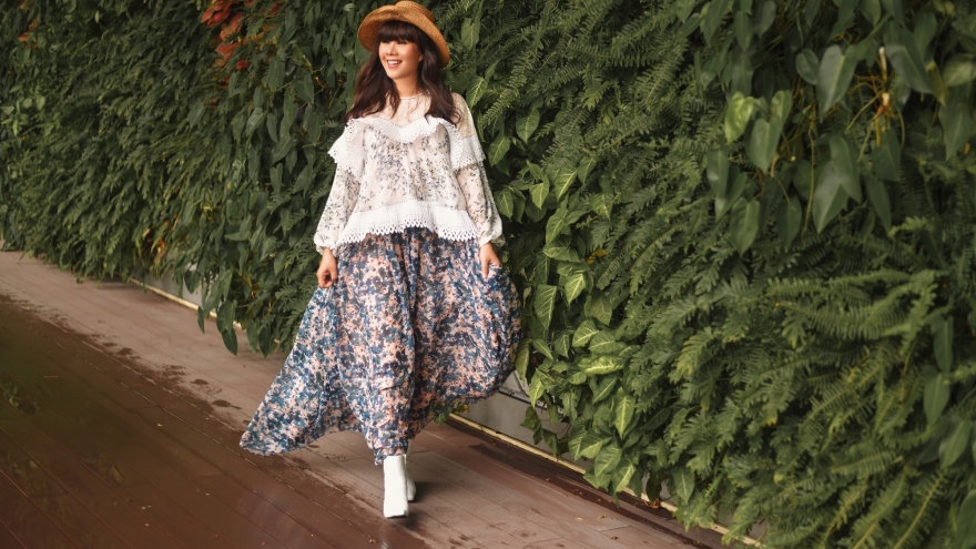 Hoa hậu Hằng Nguyễn tự phối đồ chụp ảnh street style