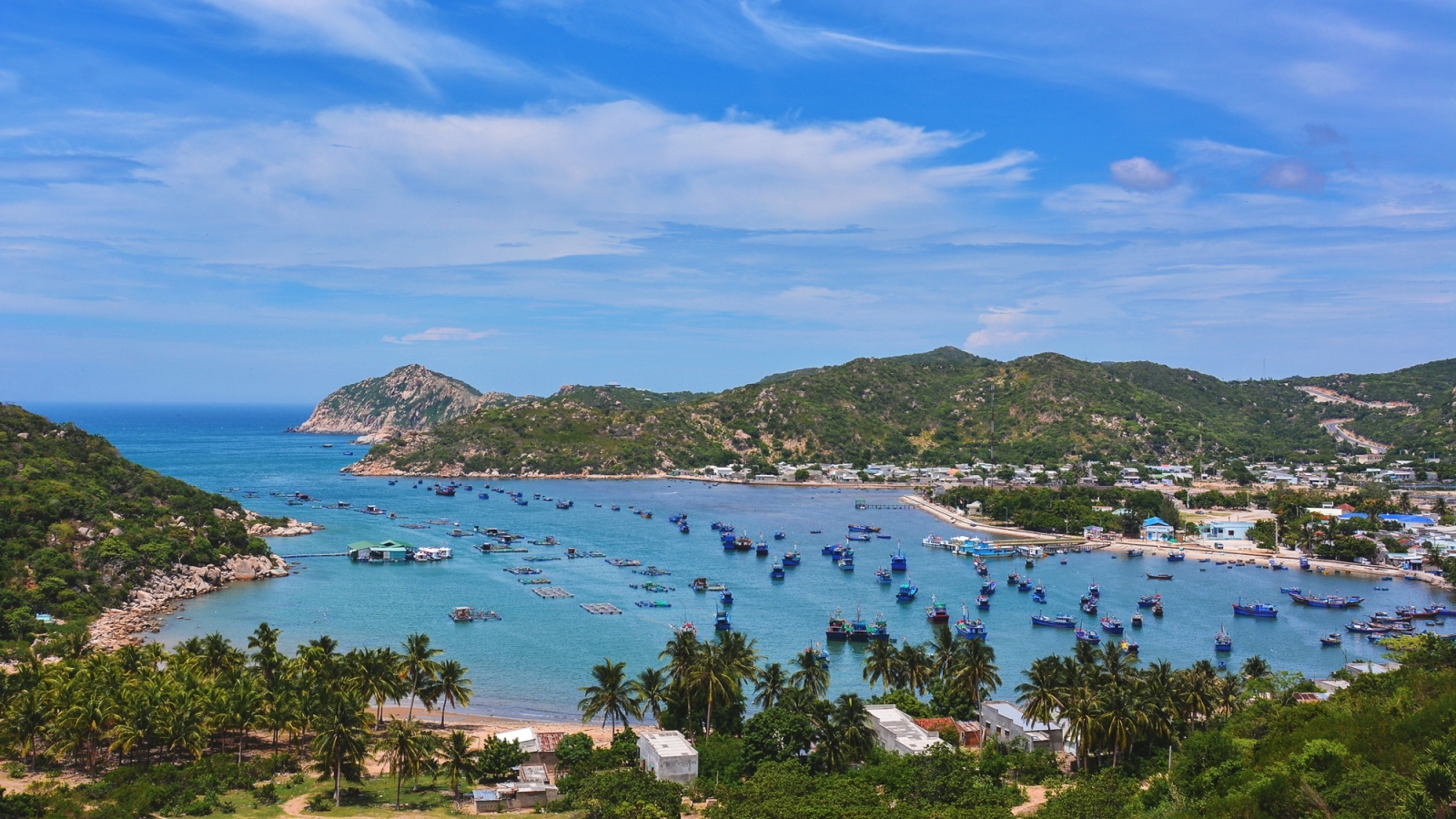 Mùa hè rong ruổi 800km dọc bờ biển Nam Trung bộ