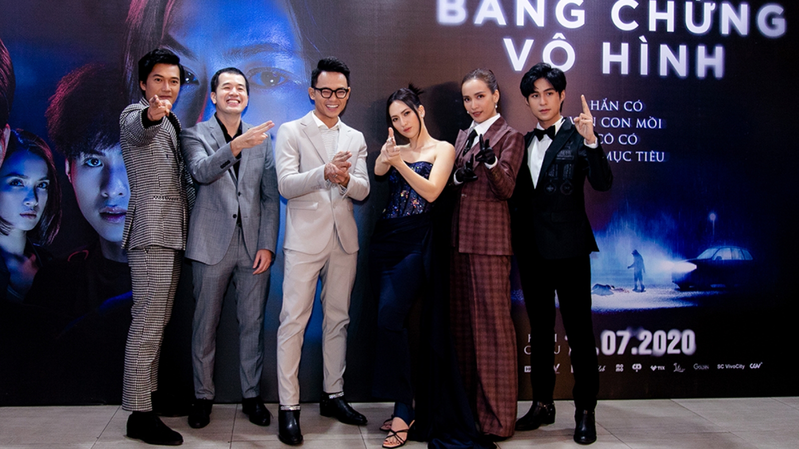 Ái Phương bất ngờ khoe giọng hát tại công chiếu “Bằng chứng vô hình“