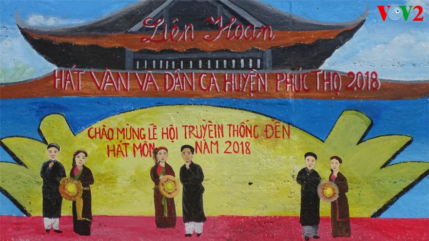 Con đường bích họa đa sắc màu tại Hà Nội