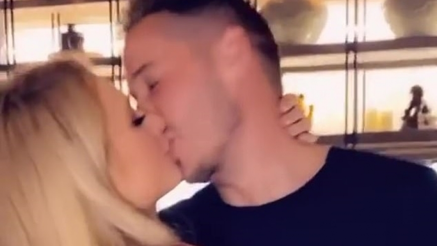 “Cô đào” Paris Hilton trải lòng xúc động về bạn trai mới kém tuổi