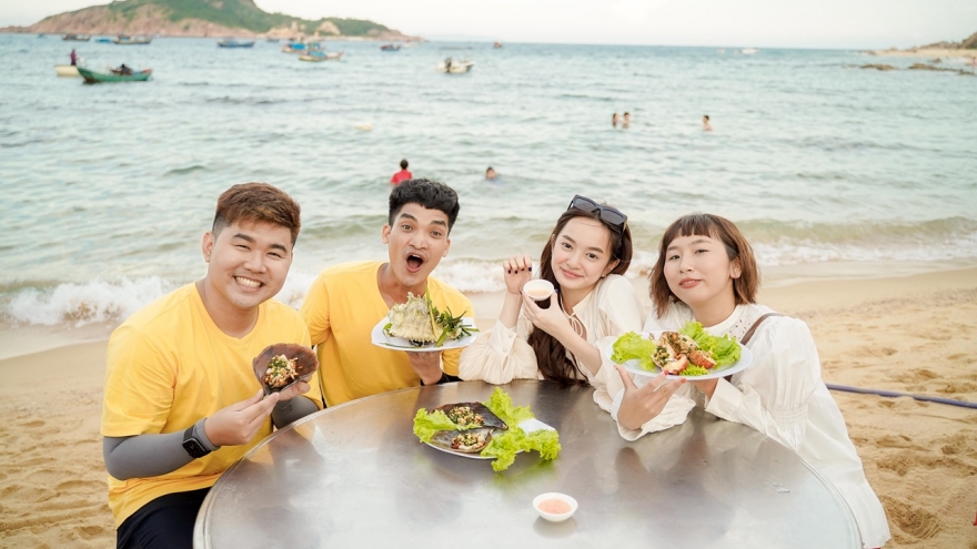 Mạc Văn Khoa liên tục “đẩy thuyền” cho Trang Hý và Quốc Khánh yêu nhau