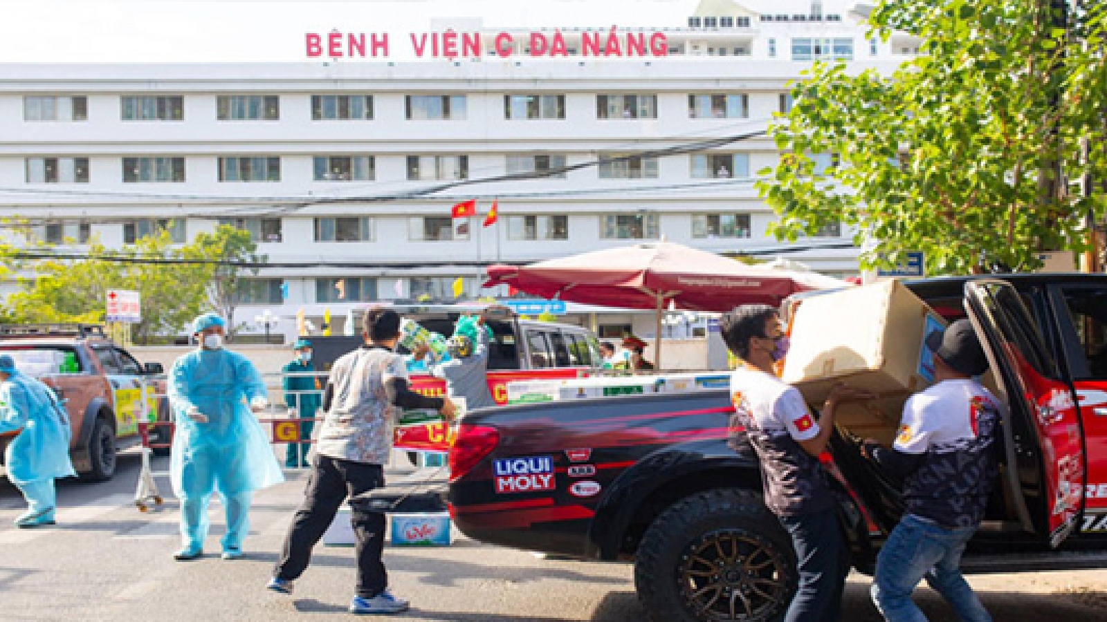 Những ông chủ làm 'bốc vác' chống dịch ở Đà Nẵng