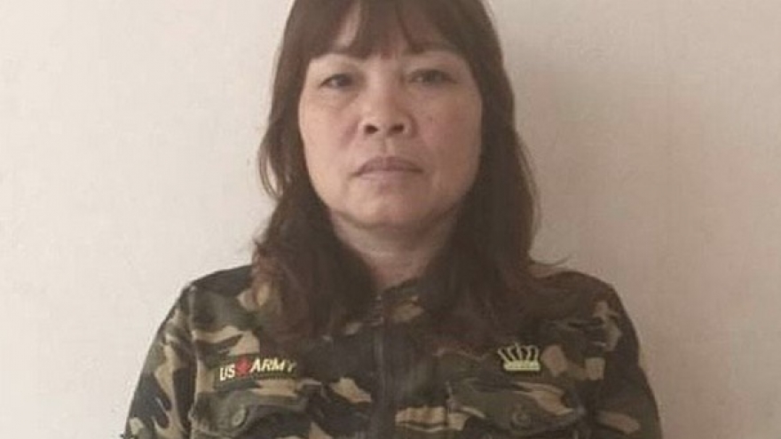 Áp giải nữ quái trốn truy nã về tội đánh bạc từ Đồng Nai về Nghệ An