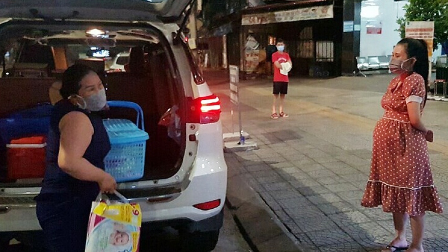 Đội xe phục vụ bà bầu đi sinh miễn phí ở Đà Nẵng