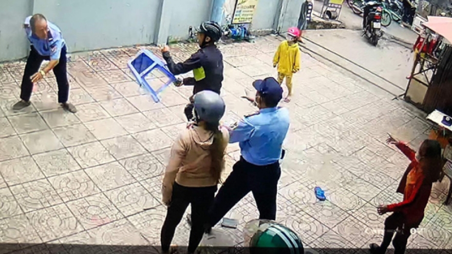 Truy bắt nam thanh niên chém bảo vệ lớn tuổi nhập viện