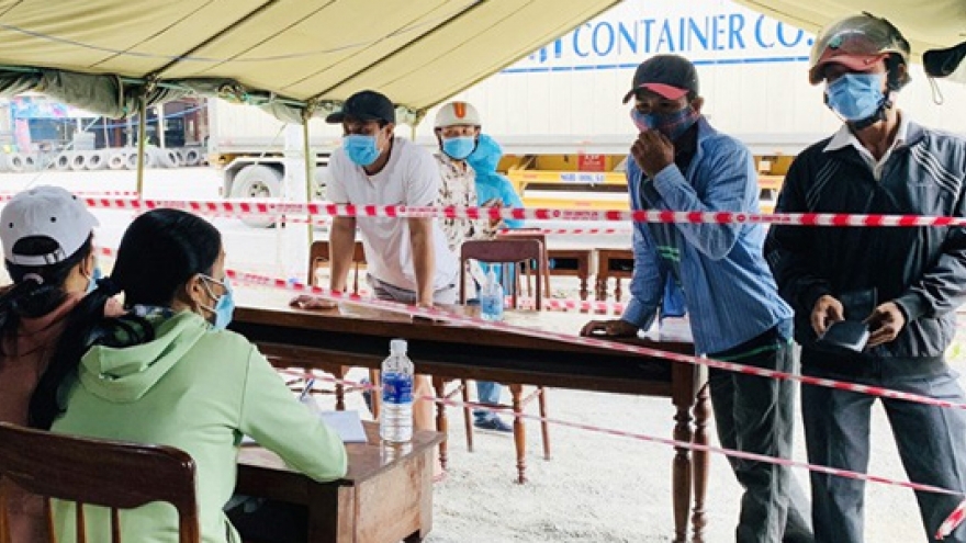 Bình Định: Phạt hành chính người không đeo khẩu trang nơi công cộng