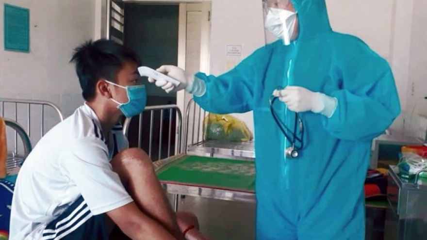 Ở tuyến đầu chống dịch, bác sĩ làm thơ động viên con gái đi thi tốt nghiệp