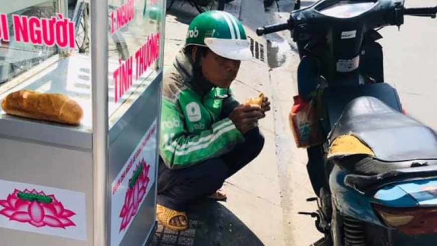 Món quà 'không dám mơ tới' của ông xe ôm nghèo