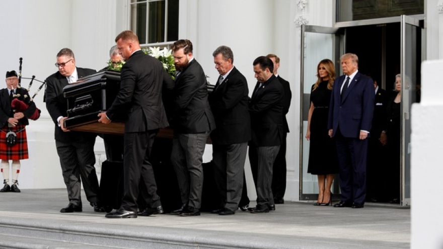 Ông Trump tổ chức tang lễ cho em trai tại Nhà Trắng