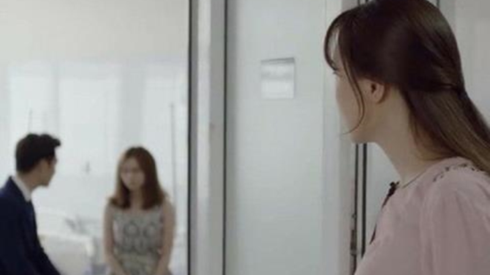 Nửa đêm, đồng nghiệp nữ nhắn tin mua quà tặng chồng tôi