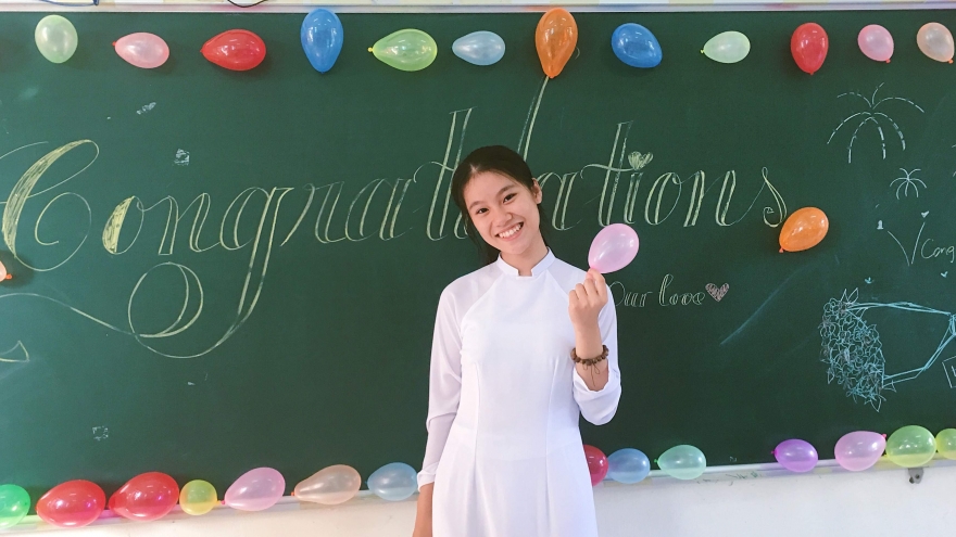 Nữ sinh nói tiếng Anh “như gió” tuyên truyền chống dịch Covid-19