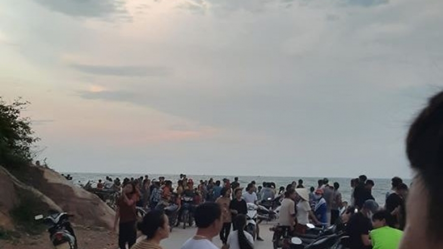 Trắng đêm tìm kiếm nam sinh lớp 8 mất tích khi tắm biển