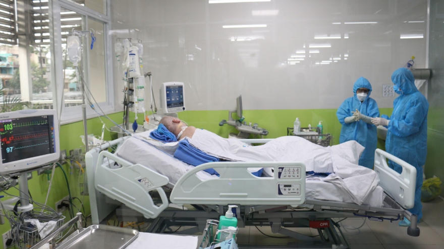 Phổi của phi công người Anh đã hồi phục 50%