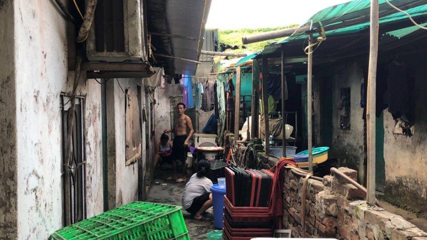 Xóm trọ nghèo ở Long Biên vật lộn mưu sinh dưới nắng nóng