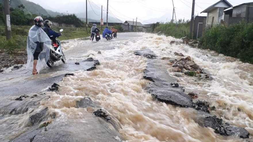 Mưa lớn tại Lai Châu gây sạt lở nhiều tuyến giao thông