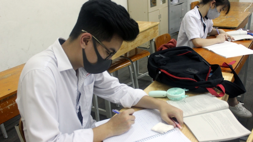 Bộ GD-ĐT yêu cầu tránh tụ tập đông người trước, sau khi thi tốt nghiệp